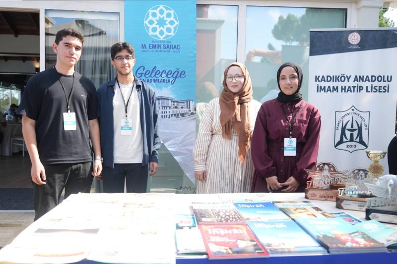 İstanbul'daki "Tercihim Geleceğim" programında, LGS şampiyonu gençler için okul tanıtım stantları açıldı