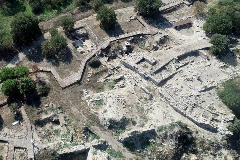 Bugünkü Çanakkale'deki Troya kalıntıları, mit ile tarih arasındaki sınırın hâlâ tartışıldığı en önemli arkeolojik alanlardan biri / Fotoğraf: AA