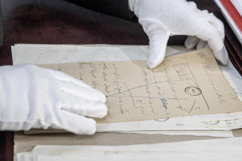Atatürk'ün el yazısı notları ve müsveddeleri, Nutuk'un birkaç ayda değil, uzun bir hazırlık sürecinin sonunda ortaya çıktığını gösteren önemli kaynaklar arasındadır