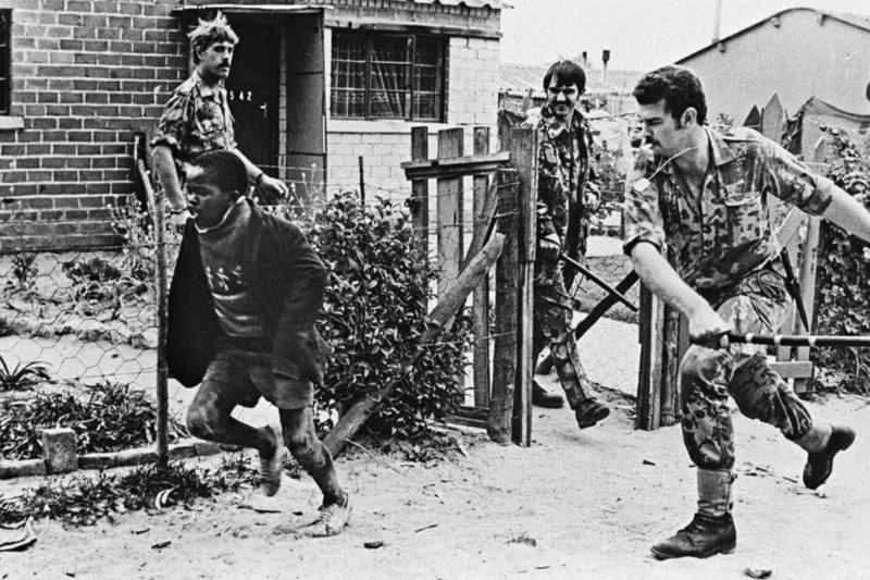 Apartheid rejimi boyunca Güney Afrika, kurumsallaşmış ırk ayrımcılığı politikalarıyla yönetildi / Fotoğraf: Anti-Apartheid Hareketi Arşivi (AAM Archive) / Bodleian Kütüphanesi