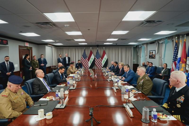 ABD Savunma Bakanı Pete Hegseth ile Irak Başbakanı Ali Zeydi arasında Arlington, Virginia'daki Pentagon'da yapılan görüşme, 14 Temmuz 2026 / Fotoğraf: AFP