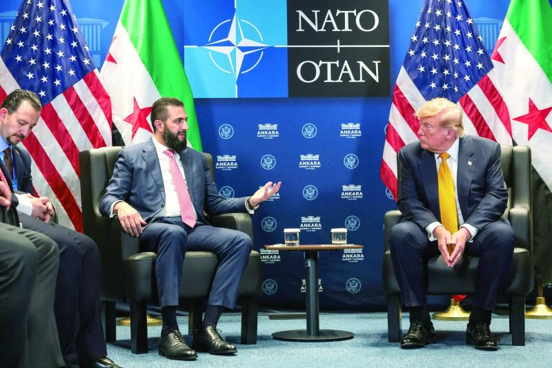 ABD Başkanı Donald Trump ve Suriye Cumhurbaşkanı Ahmed eş-Şera, 8 Temmuz’da Ankara’daki Cumhurbaşkanlığı Sarayı’nda düzenlenen NATO Zirvesi sırasında ikili bir görüşme gerçekleştirdi / Fotoğraf: Reuters