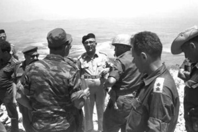 İsrail Başbakanı Levi Eşkol, Golan Tepeleri'nde / Fotoğraf: Avner Ofer