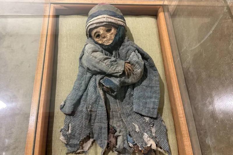 Niğde Arkeoloji Müzesi’nde sergilenen, Aksaray Ihlara Vadisi bölgesindeki Çanlı Kilise’den çıkarılmış, Bizans Dönemi’ne ait yaklaşık 1000 yıllık bebek mumyası / Fotoğraf: AA