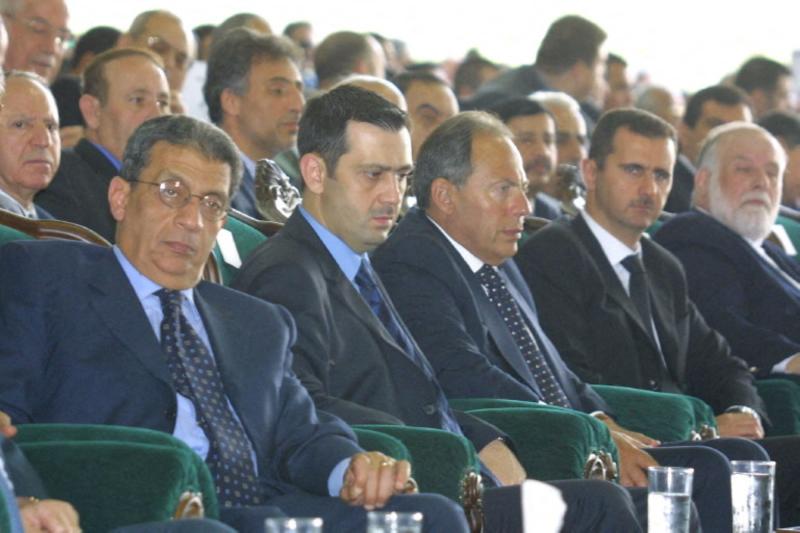 Arap Birliği eski Genel Sekreteri Amr Musa, Mahir Esed, Lübnan eski Cumhurbaşkanı Emile Lahud, Suriyeli mevkidaşı Beşşar Esed ve İran Başkan Yardımcısı Hasan Habibi, Hafız Esed'in ölümünün birinci yıldönümünü anma töreninde      