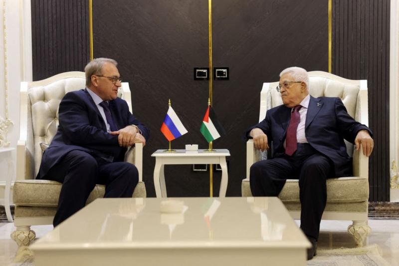 Filistin Devlet Başkanı Mahmud Abbas (sağda) ve Rusya Devlet Başkanı Özel Temsilcisi Mihail Bogdanov, 16 Mayıs 2025'te Bağdat'ta, 34. Arap Birliği Zirvesi öncesinde / Fotoğraf: AFP