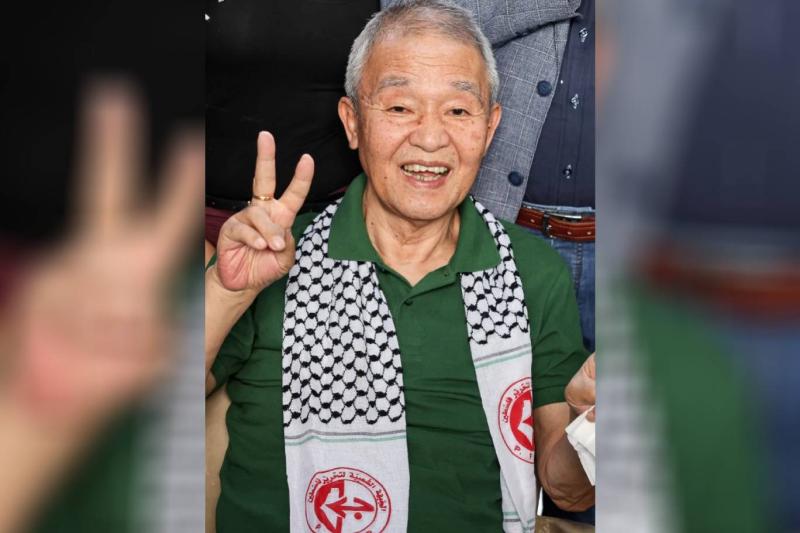 Kozo Okamoto, Filistin'de adına faaliyet gösterdiği Halk Cephesi'nin amblemiyle / Fotoğraf: AFP