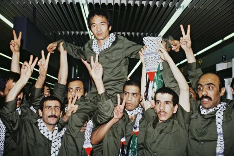 Kozo Okamoto, hapisten salıverilince gittiği Lübnan'da Halk Cephesi fedaileri tarafından böyle karşılanmıştı