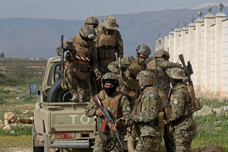 Kusayr kırsalında, Suriye-Lübnan sınırı boyunca devriye gezen Suriye askerleri, 1 Nisan 2026 / Fotoğraf: AFP