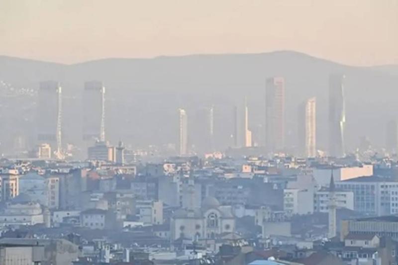 Şekil 1. İzmir’de sıcak ve yoğun günlere özgü "sis"