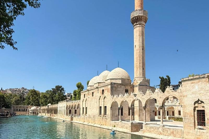 Tarihi dokusu ve kültürel zenginliğiyle Şanlıurfa Balıklıgöl