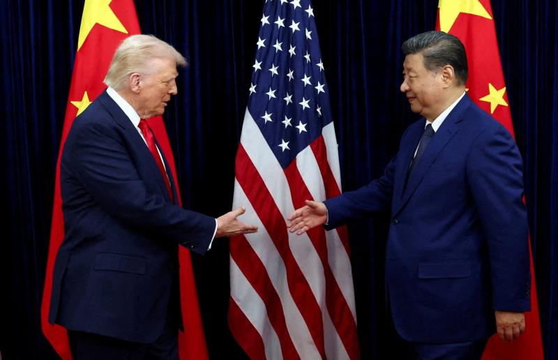 ABD Başkanı Donald Trump ve Çin Devlet Başkanı Şi Cinping, Güney Kore'nin Busan kentinde düzenlenen Asya-Pasifik Ekonomik İşbirliği (APEC) zirvesi sırasında Gimhae Uluslararası Havalimanı'nda ikili bir görüşme gerçekleştirdi, 30 Ekim 2025 / FotoğraReuters