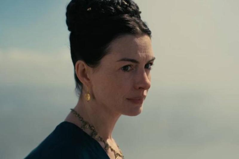 Anne Hathaway’in canlandırdığı Penelope. Odysseus’un dönüşü, yalnızca bir adamın evine dönmesi değil, yokluğunda değişmiş bir hayatla yeniden karşılaşmasıdır
