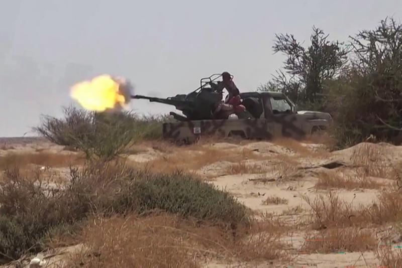 Yemen hükümetine bağlı savaşçılar, Cevf şehrinde Husilerle yaşanan çatışmalar sırasında, 15 Eylül 2026 / Fotoğraf: AFP TV/AFP