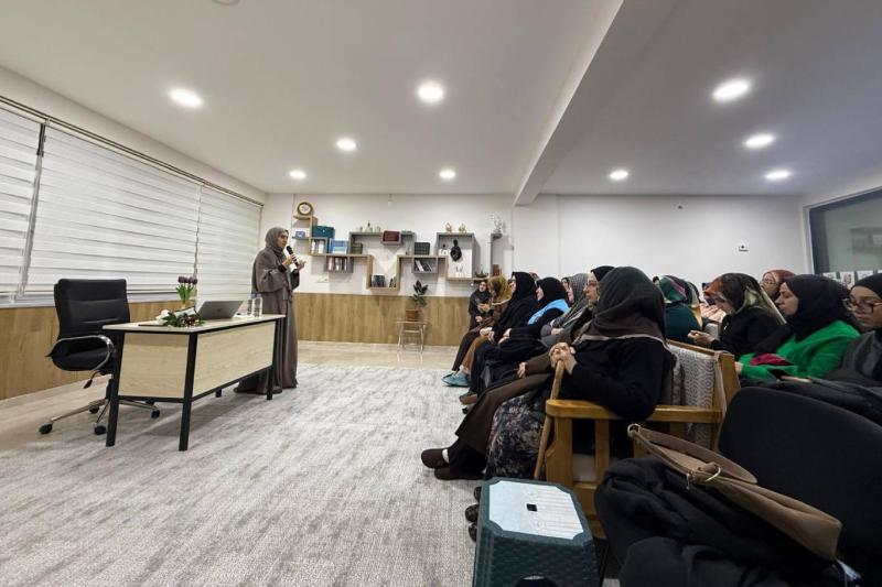 Sümbül, yetişkin ve çocuk gelişimi konularında geniş katılımcı kitlelerine hitap ettiği bir eğitim programında