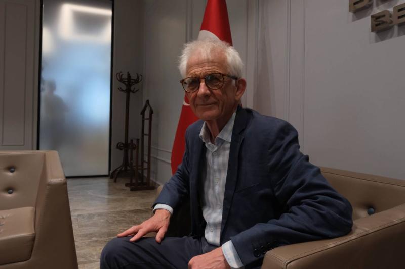 İngiliz tarihçi ve yazar Roger Crowley.jpg