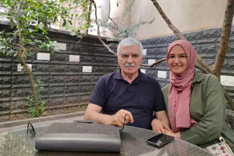 Sare Şanlı ve dayısı Cevat Özkaya / Fotoğraf: Aile arşivi