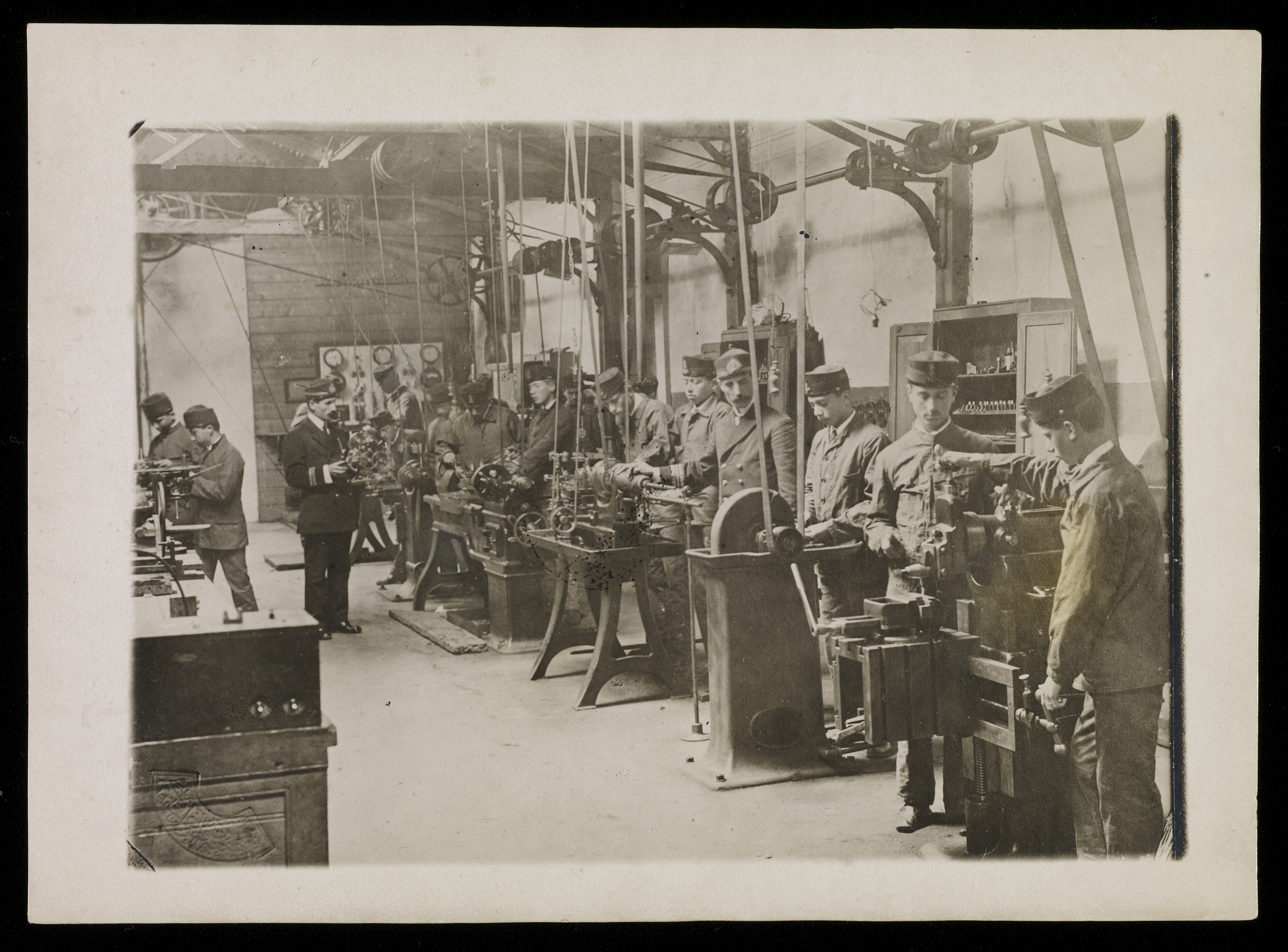 1910 - Fabrika.jpg