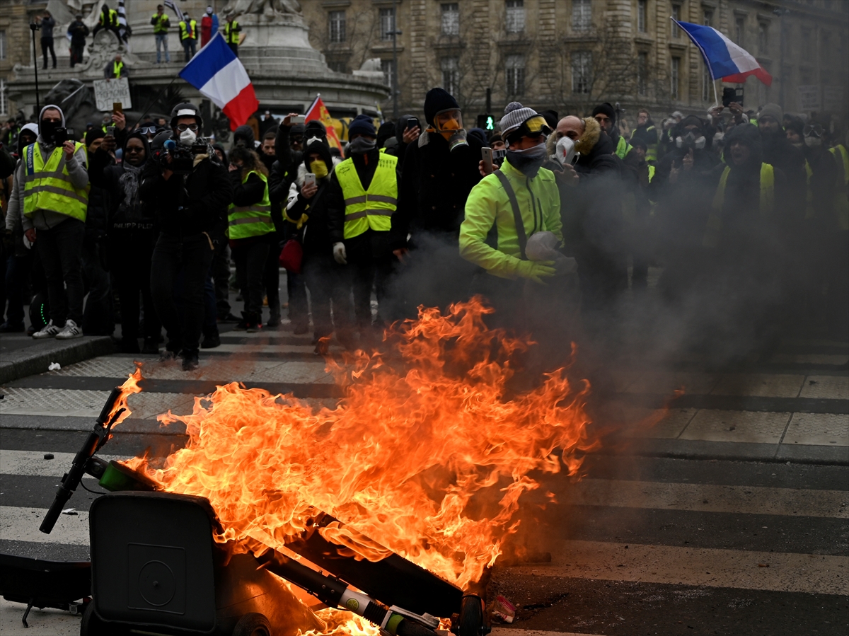 Sarı yelekliler eylem.jpg