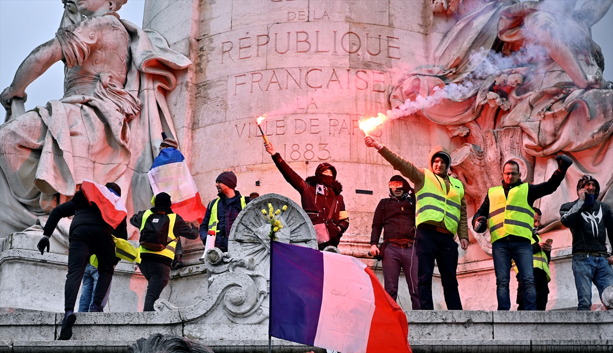 Sarı yelekliler protesto.jpg