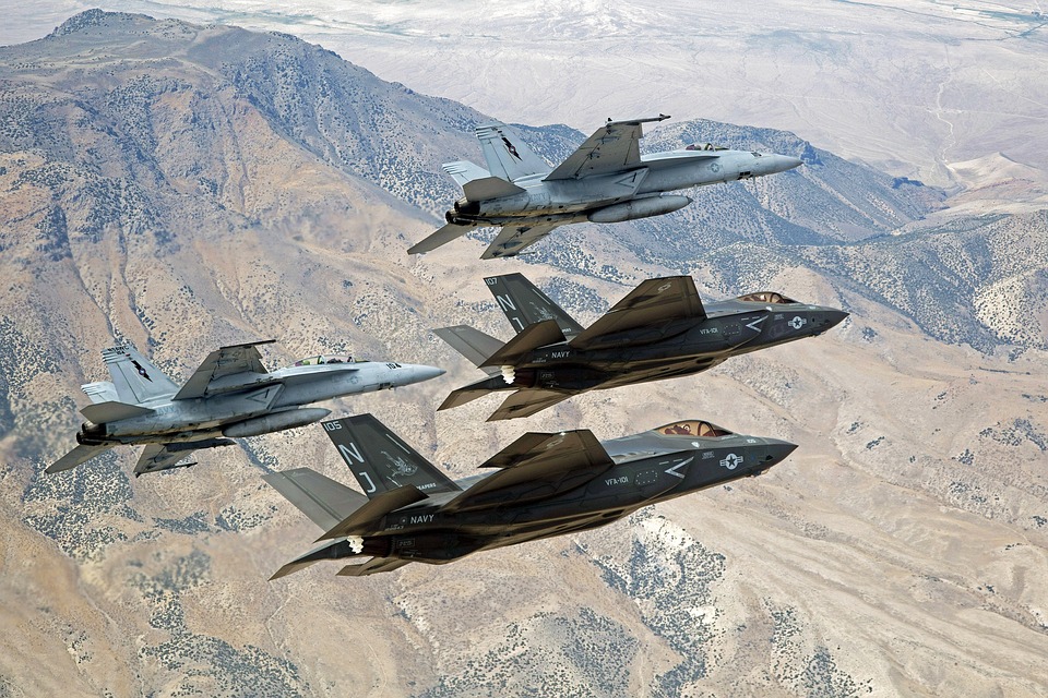 f35 f18 savaş uçakları.jpg