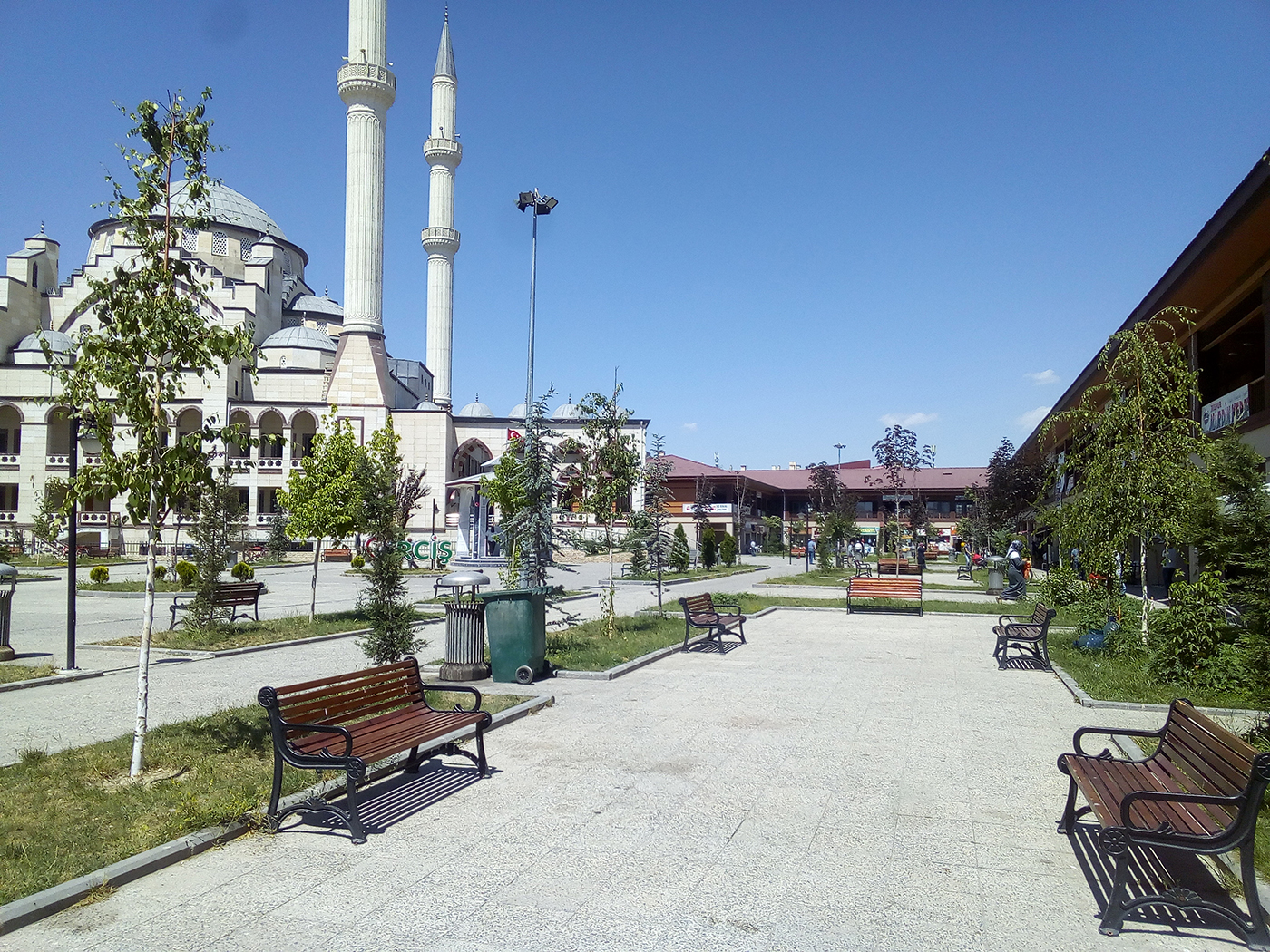 Kayyumun, gökkuşağı renklerine müdahalesi (4).jpg