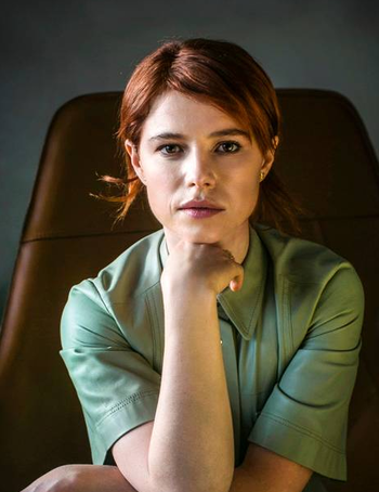 Jessie Buckley (1).png