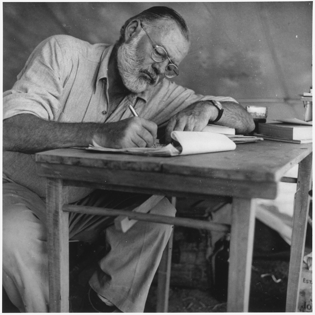 ernest hemingway 1.jpg