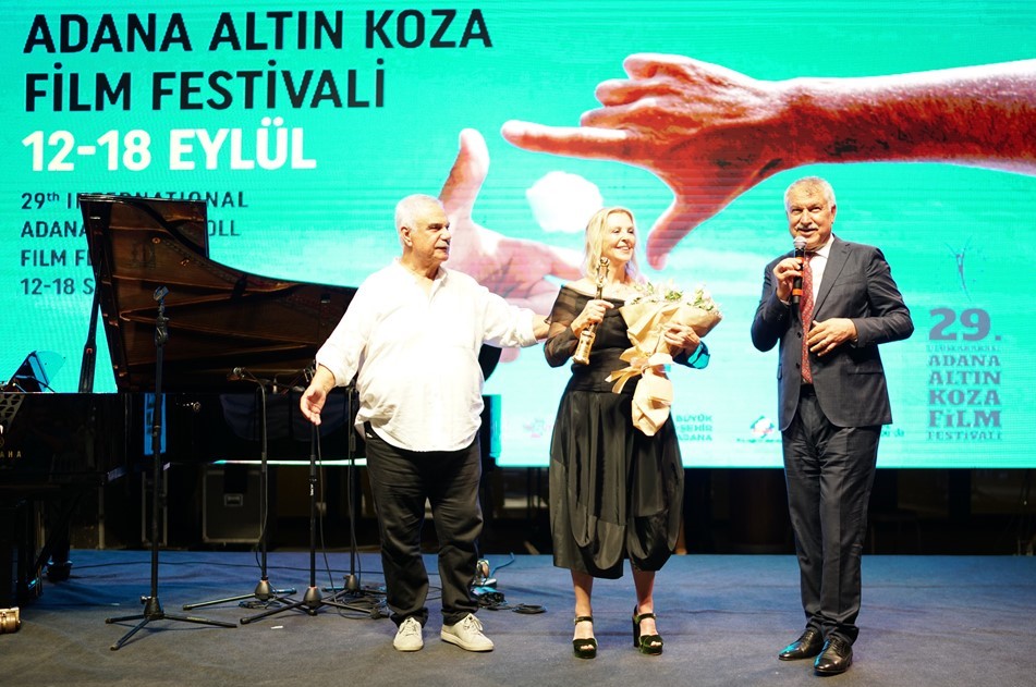 Altın Koza (HALİL ERGÜN, HALE SOYGAZİ, ZEYDAN KARALAR).JPG2_.JPG