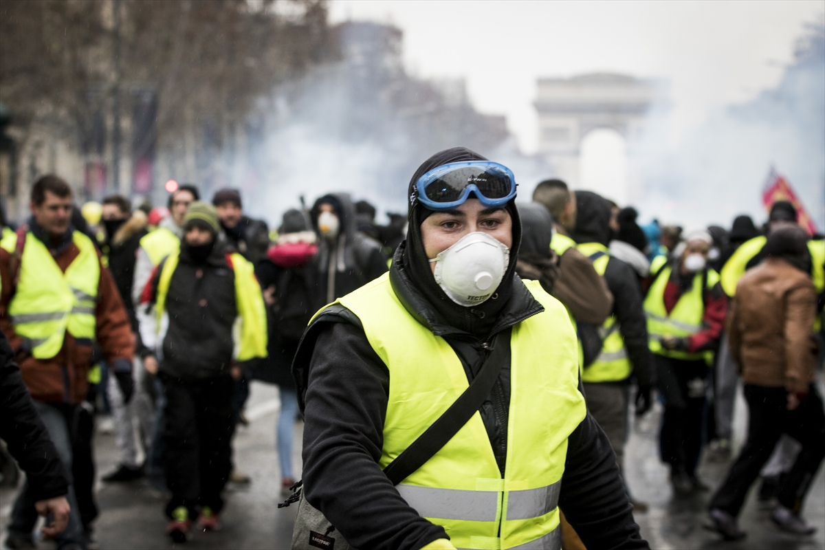 paris sarı yelekliler eylemi.jpg